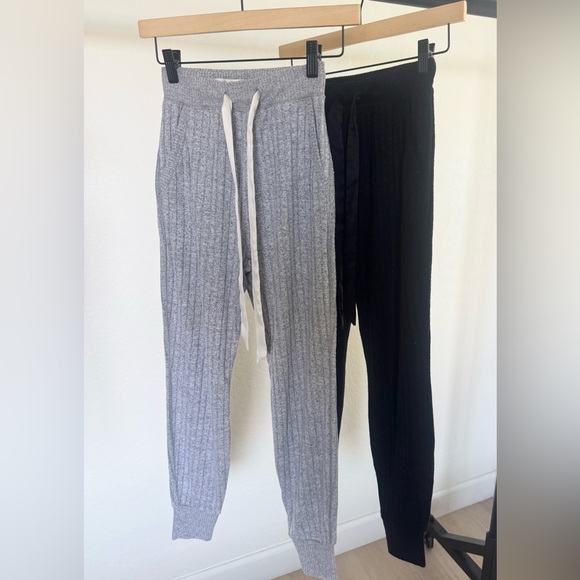 EUC- Abercrombie Gray and Black Ribbed pajama joggers in Sz Xxs - Picture 1 of 2
